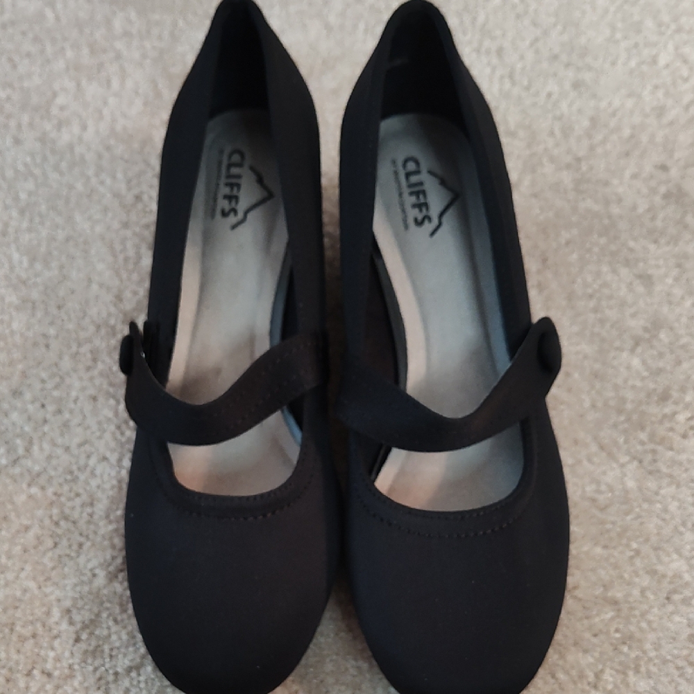 Cliffs by WHITE MOUNTAIN Black Mary Jane Flats